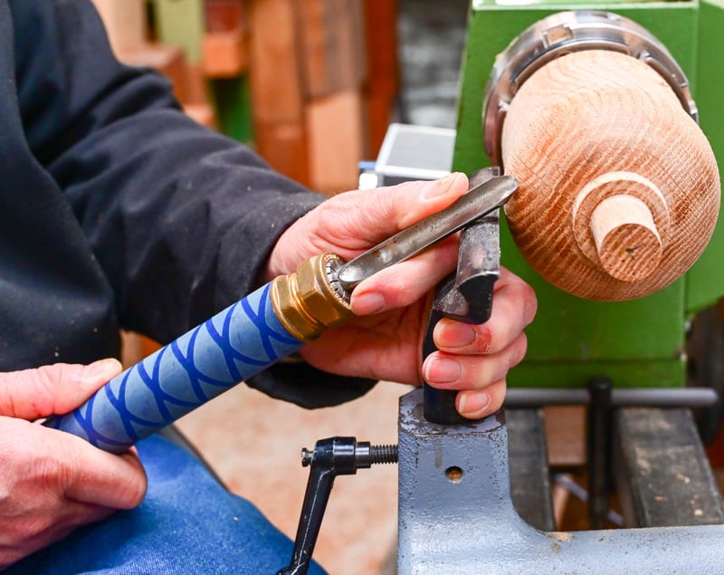 The toolpost grip provides addition control, locating your hand and allowing your other fingers to manipulate the tool