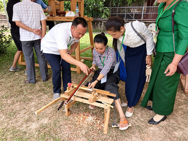 2018 World Wood Day woodturning demonstration in Cambodia