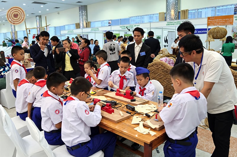 2018 World Wood Day woodturning demonstration in Laos