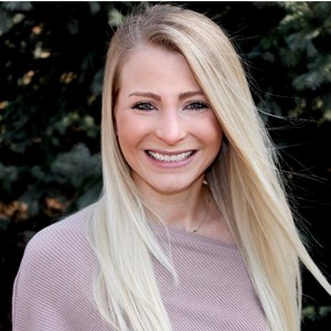 Photo of Colleen Lind