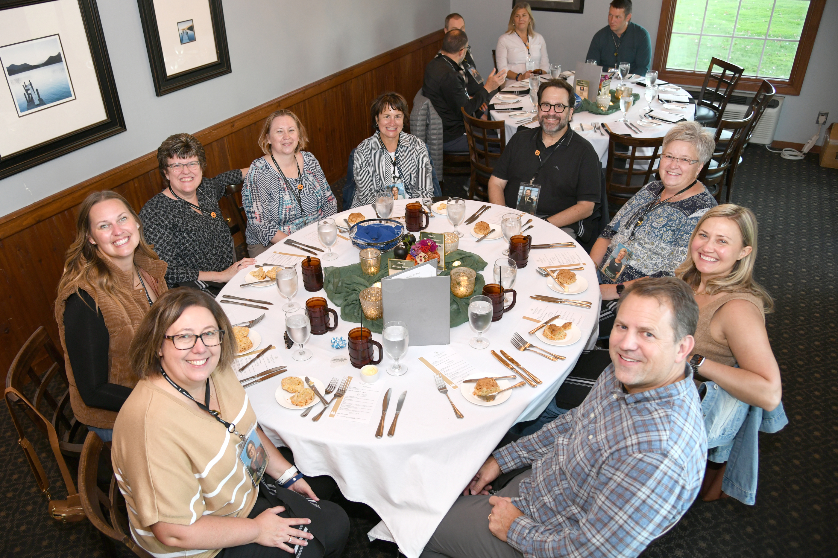 CEOSync peers connecting around a table