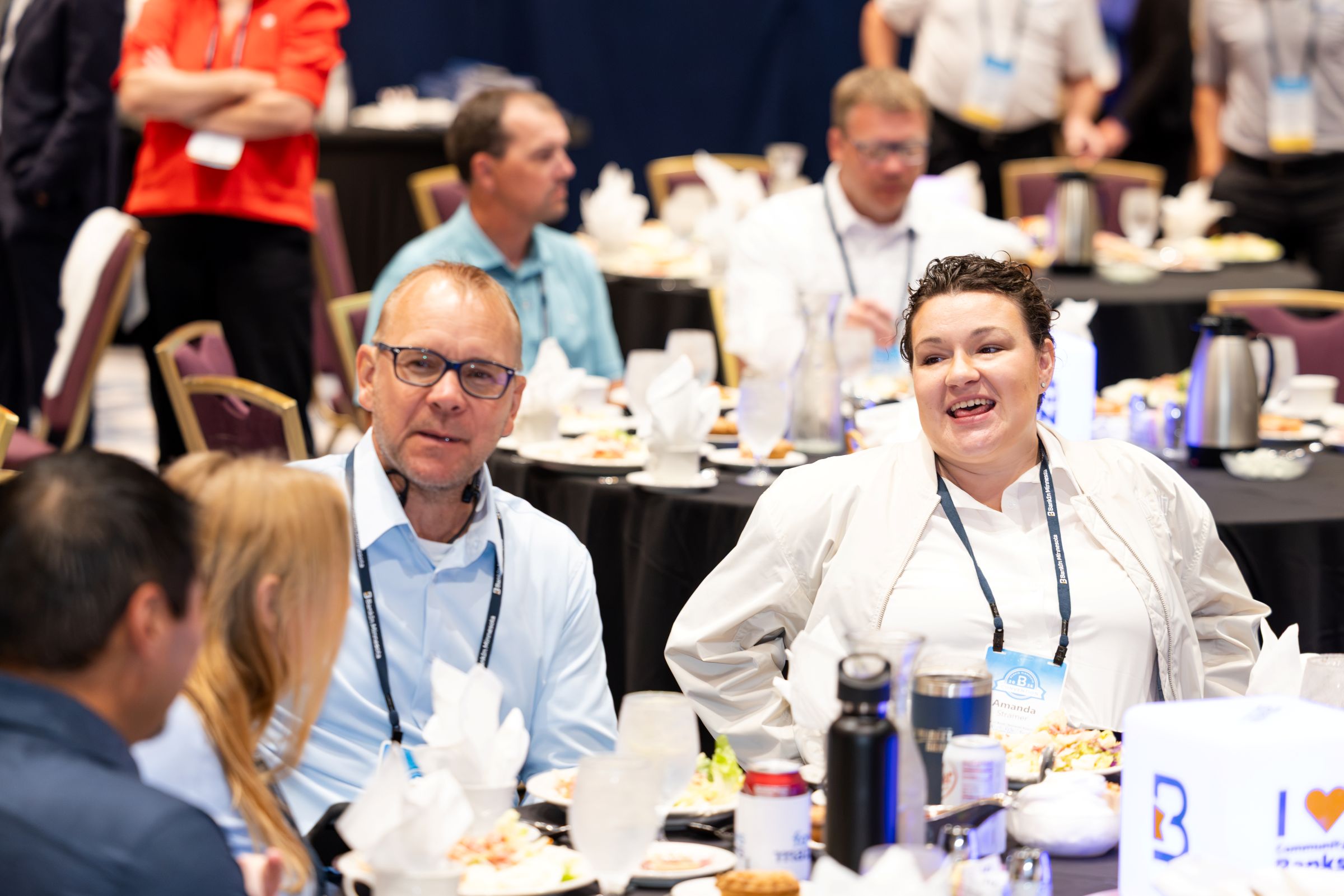 Community bankers connect over lunch during a BankIn Minnesota conference.