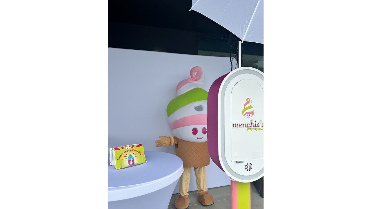 Menchie's Grand Opening at The Everett Marina/ Branded photo booth experience