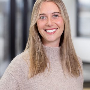 Photo of Annabel Holt