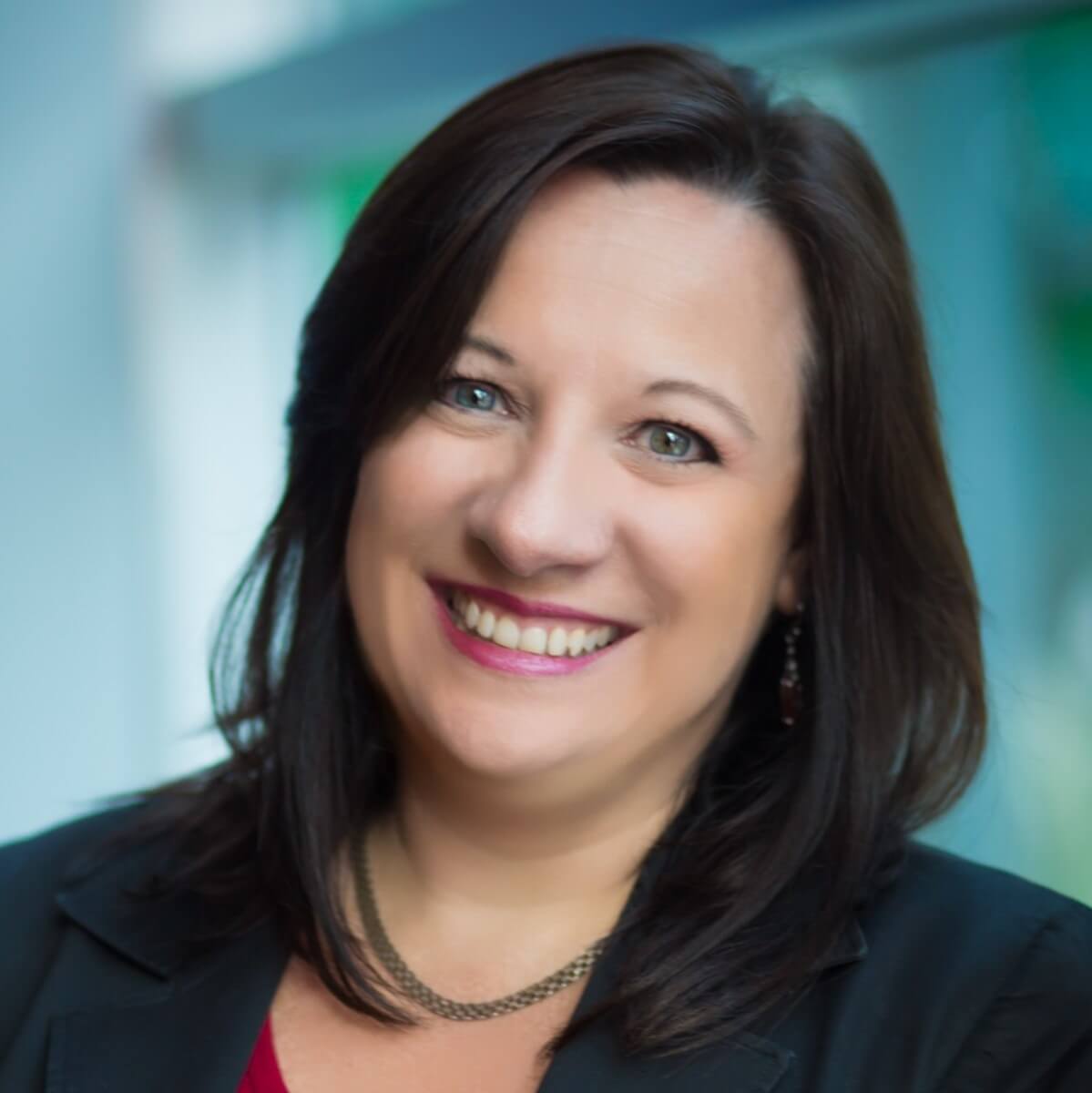 Danielle Vona headshot