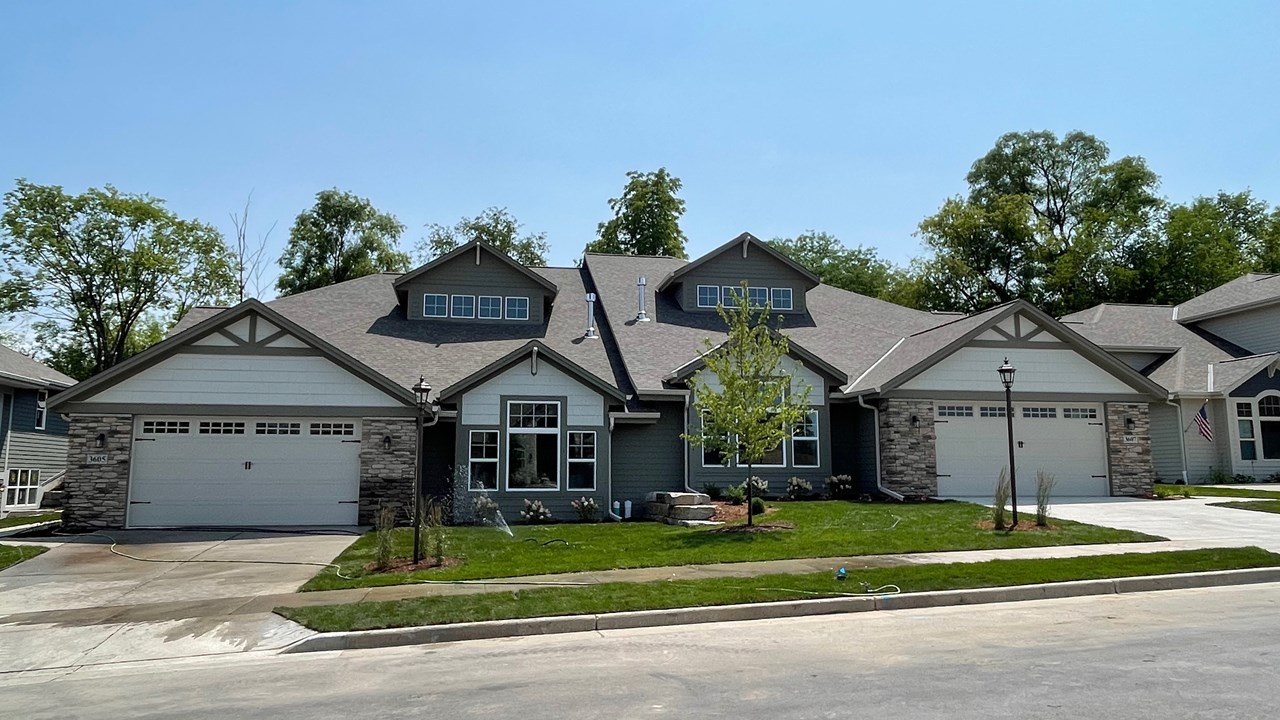 Woodland Hills Condominiums