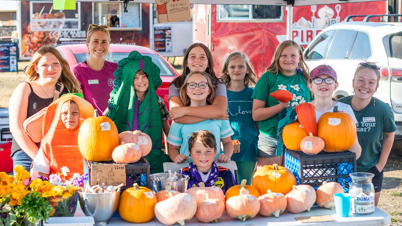 Garden club students at farmers market