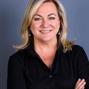 Photo of Lisa Paxton
