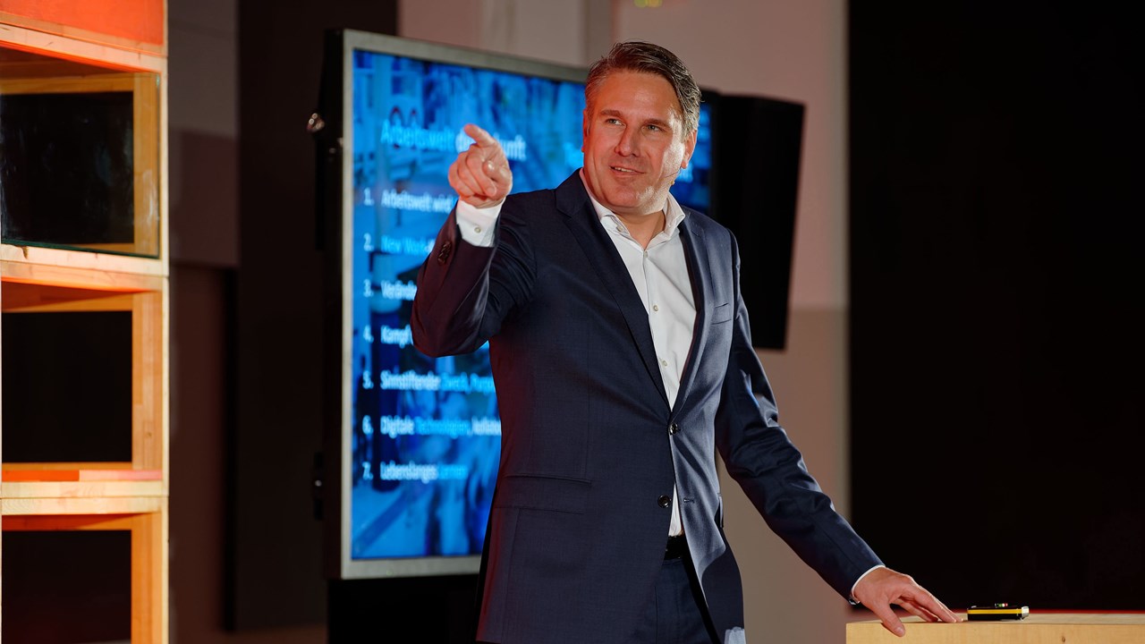 AI Professor Christian Stummeyer on Stage