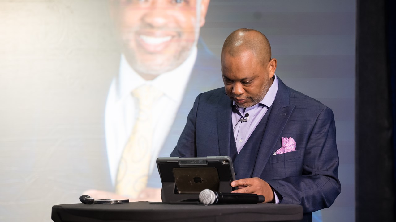 Let's work, Glen Guyton