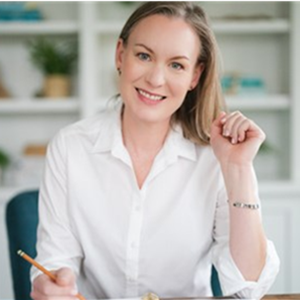 Photo of Laurie Maddalena