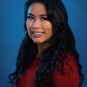 Ximena Bustillo headshot