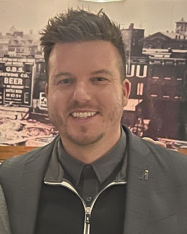 Manager Jordan Kolodziejksi