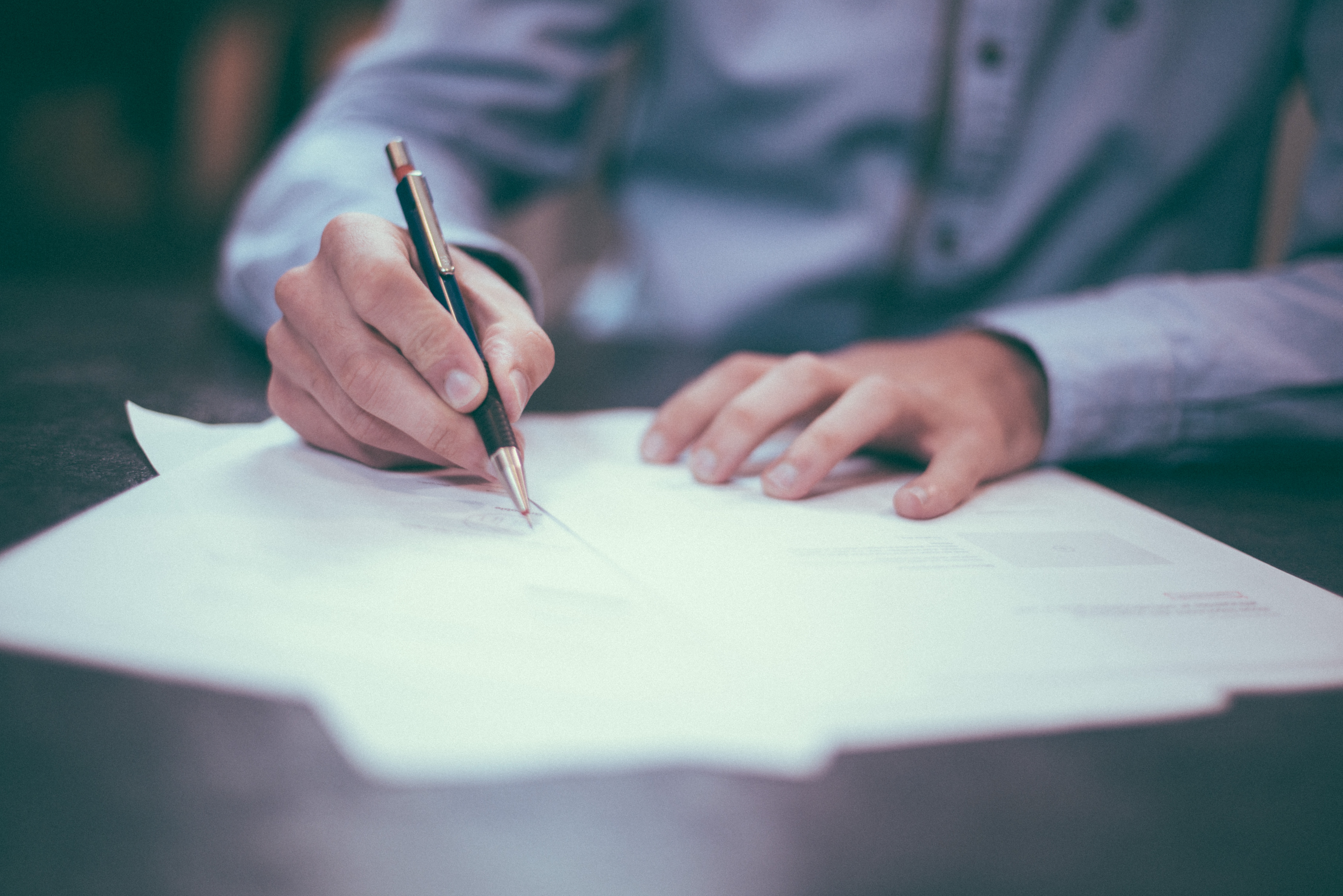 hand writing a letter