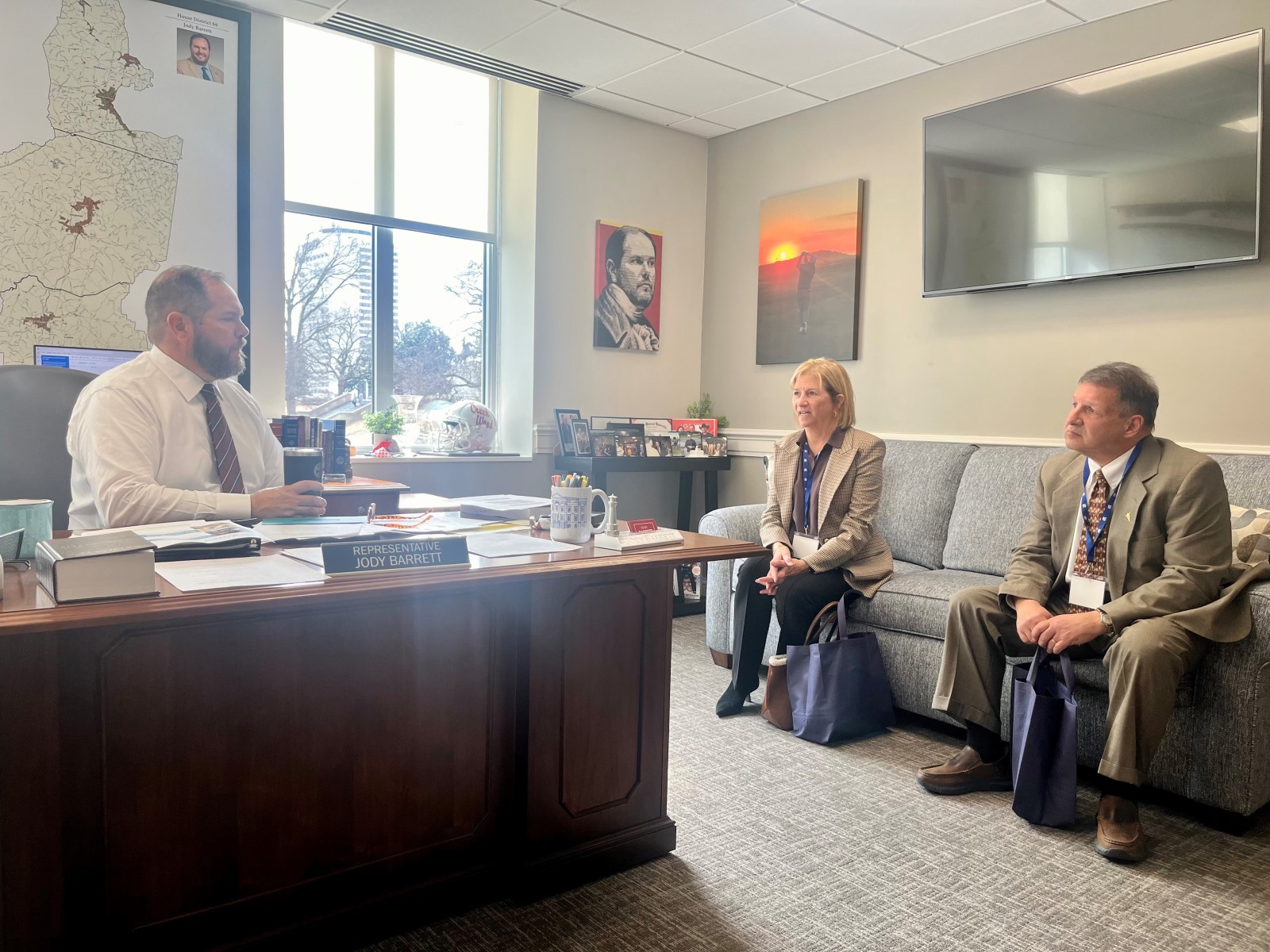 TDA member dentist meeting with Rep. Jody Barrett